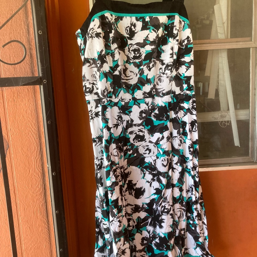 Dress - Picture 2 of 2